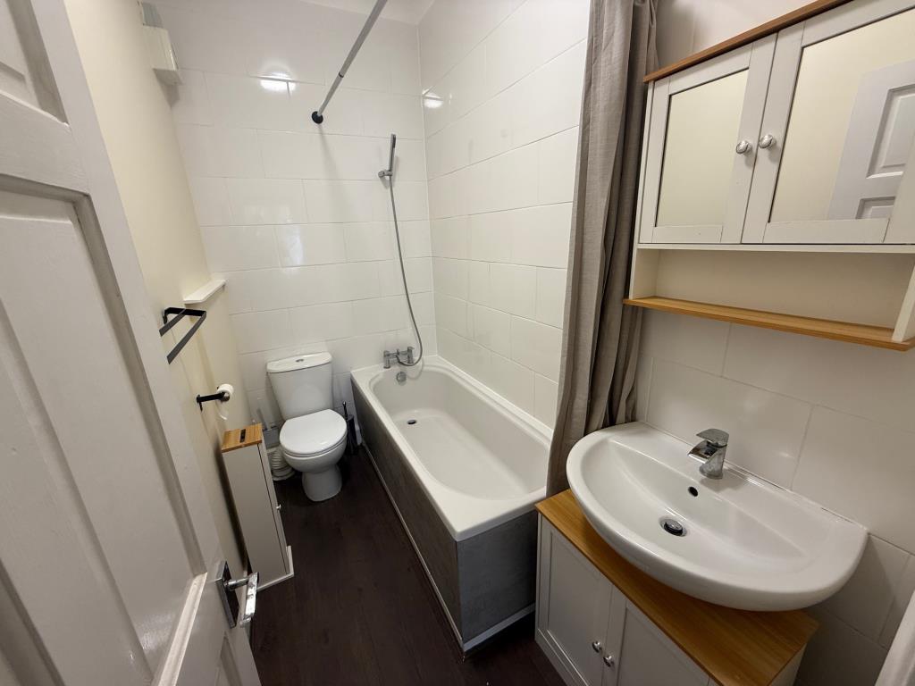 Lot: 155 - ONE-BEDROOM GROUND FLOOR FLAT - Bathroom with wash hand basin and W.C.